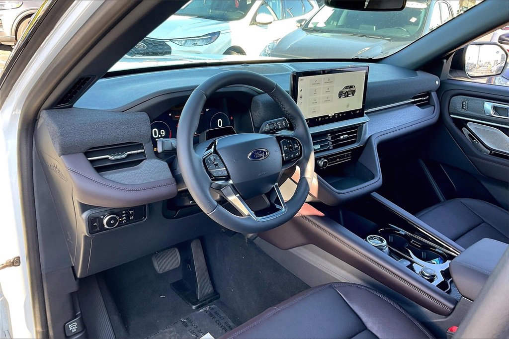 New 2026 Ford Explorer Platinum image 7