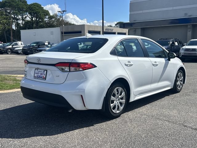 Used 2025 Toyota Corolla LE FWD image 4
