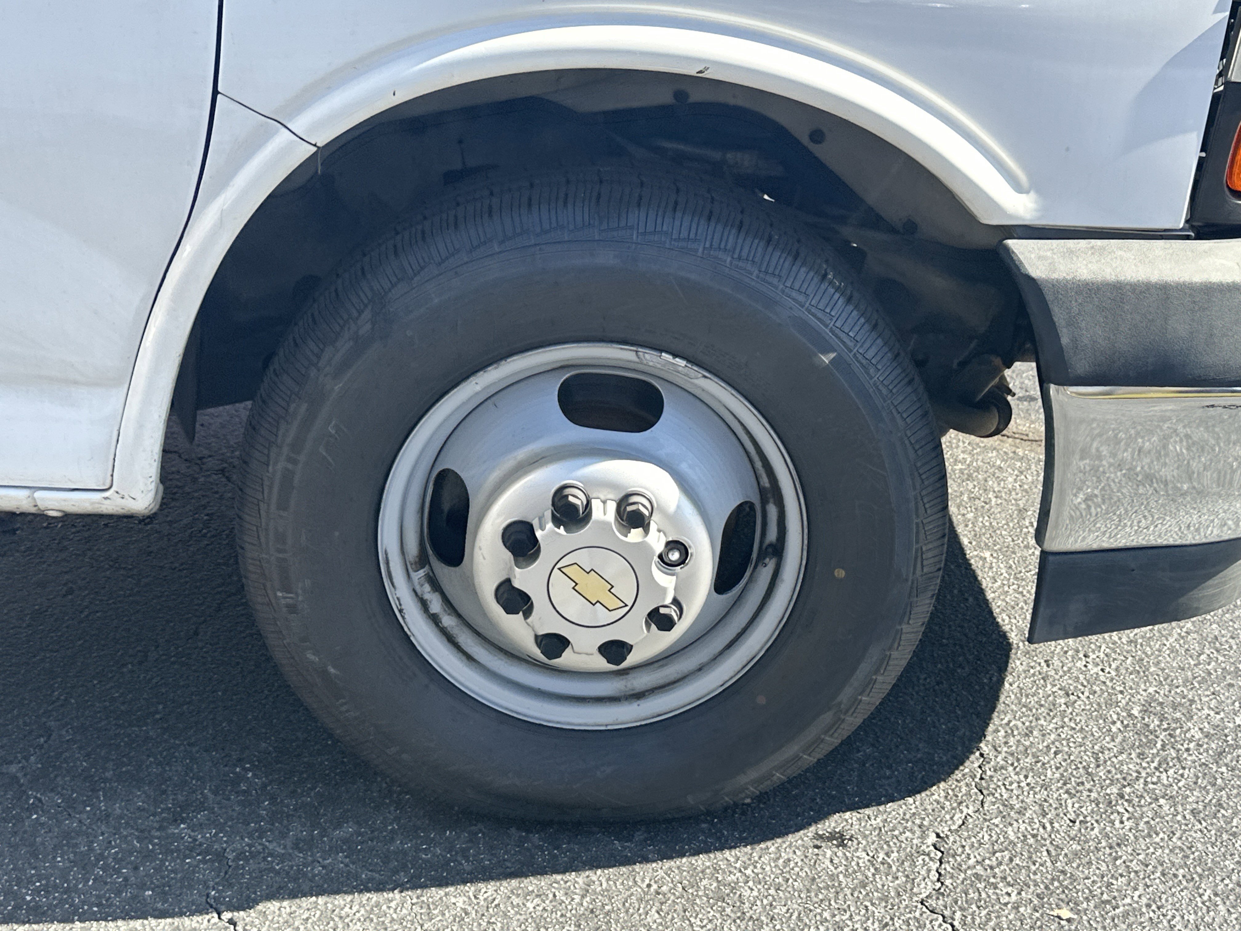 Used 2017 Chevrolet Express 3500 image 12