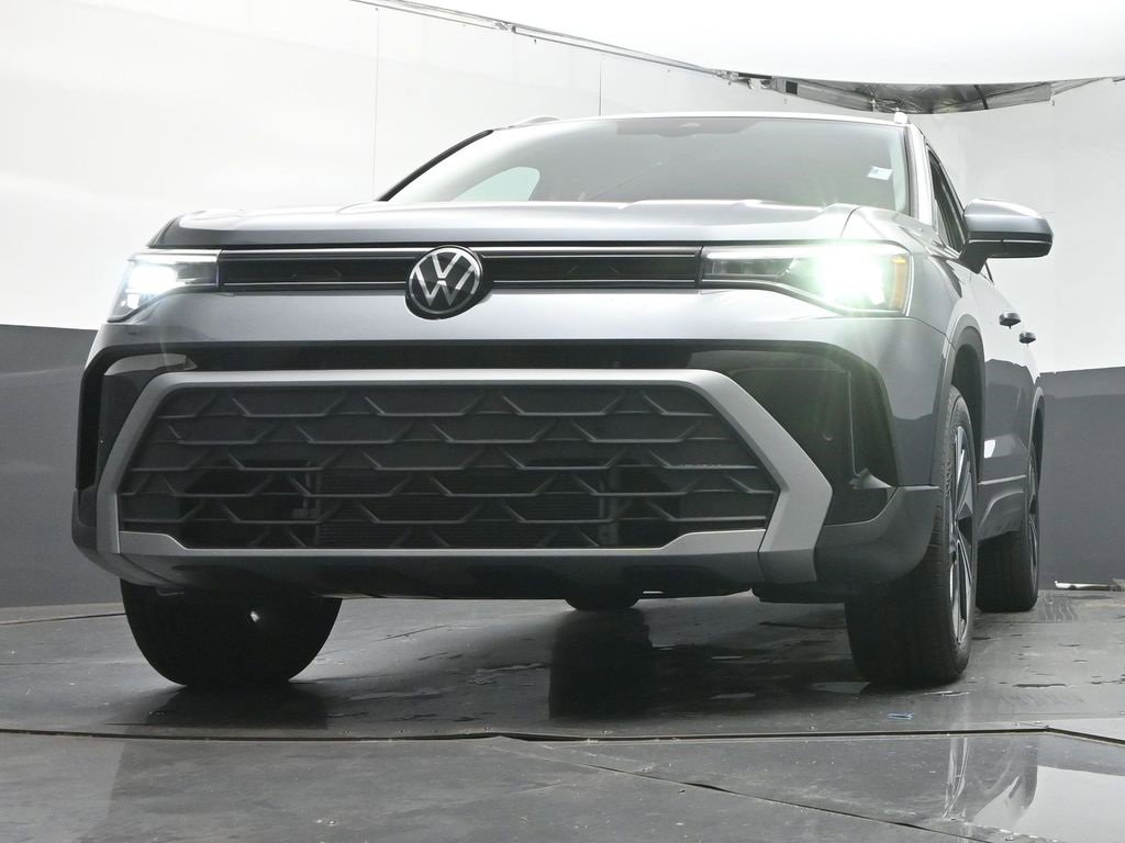 New 2025 Volkswagen Taos SE image 35