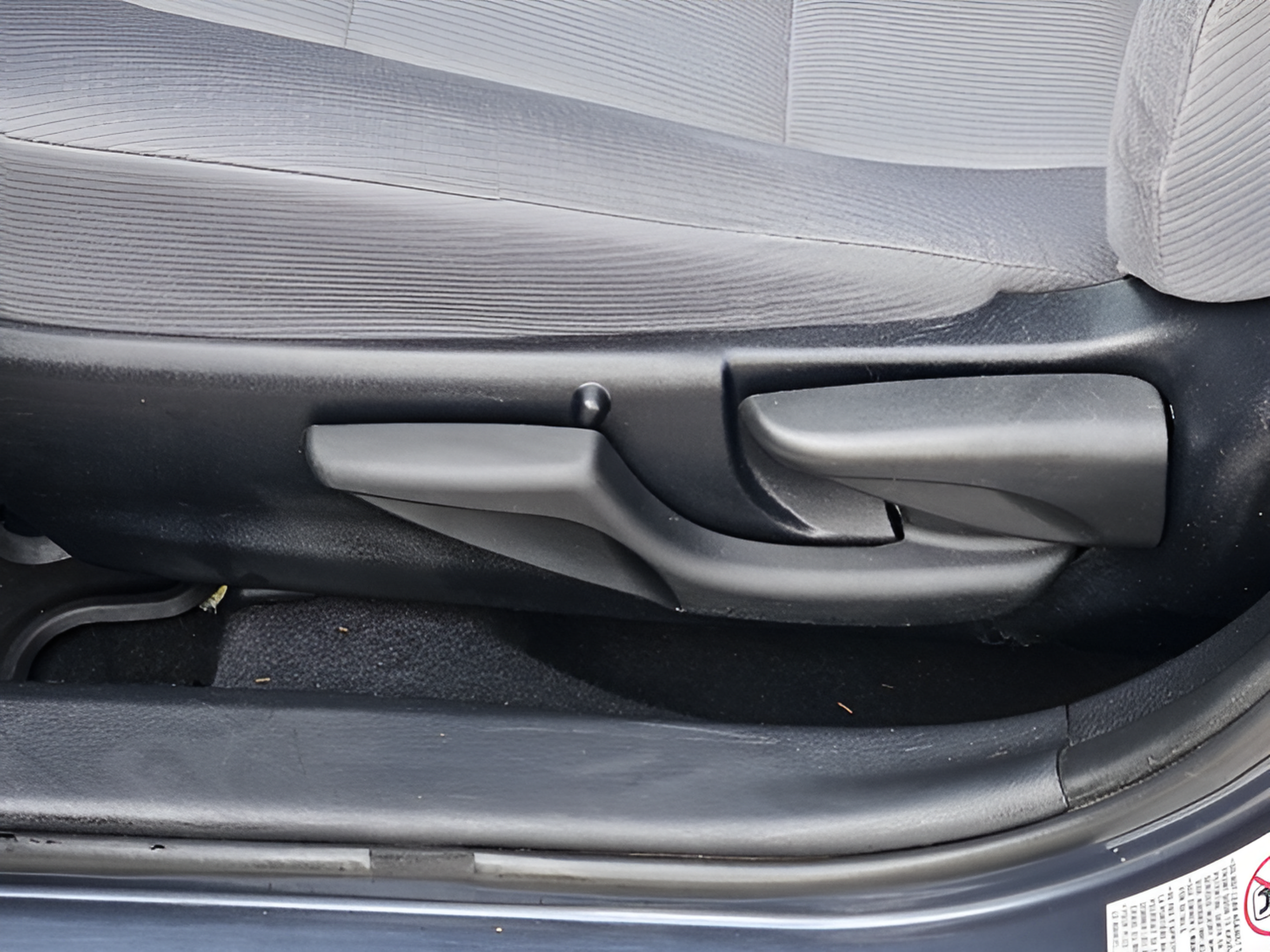 Used 2015 Toyota Corolla L FWD image 13