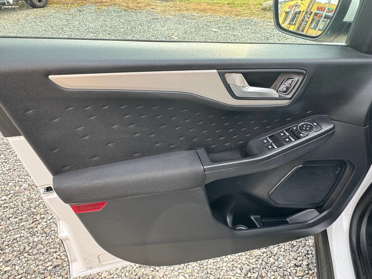 Used 2020 Ford Escape SE image 23