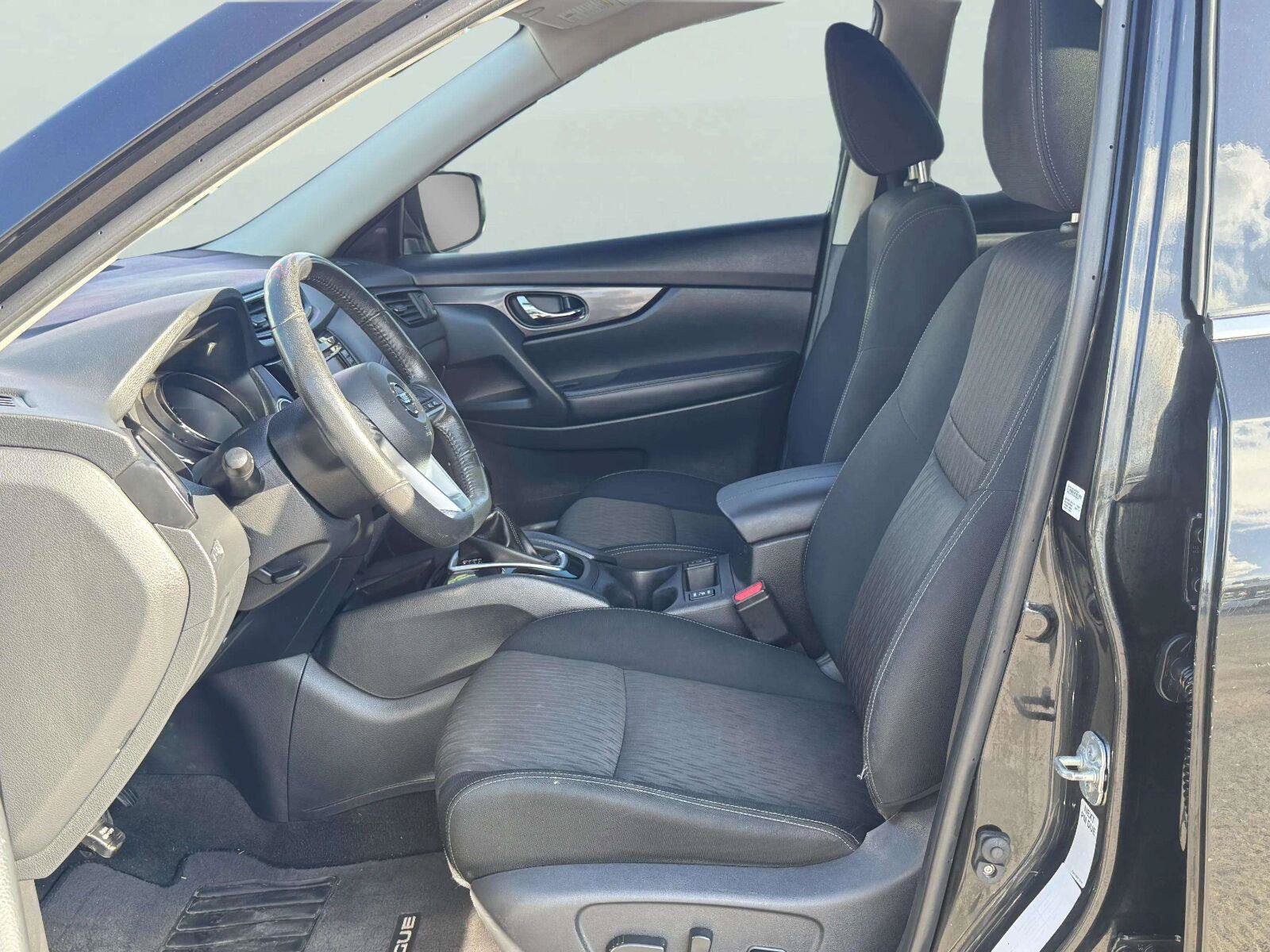 Used 2019 Nissan Rogue SV FWD image 15