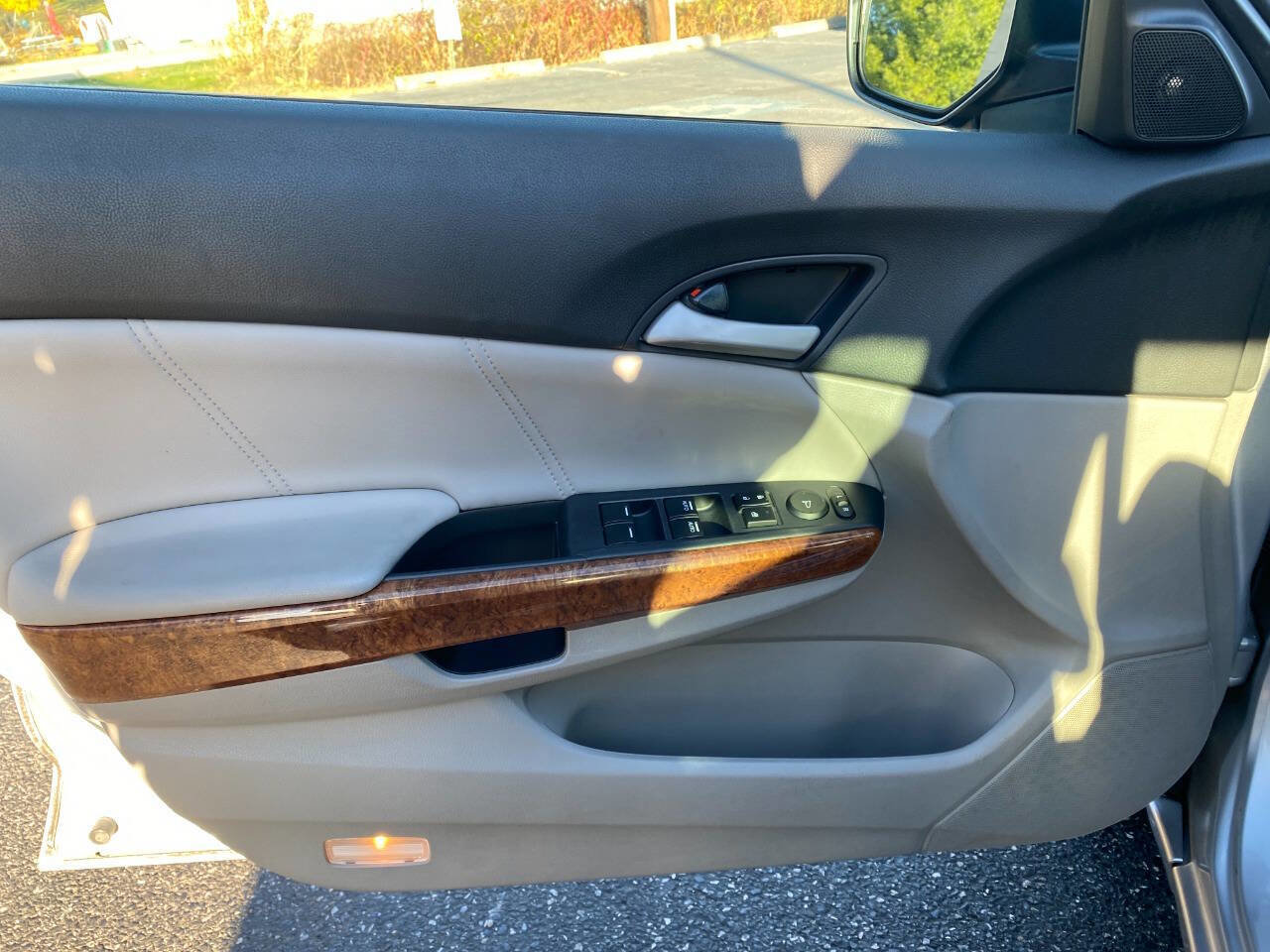 Used 2011 Honda Accord EX-L image 11