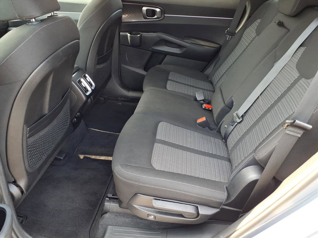 Used 2023 Kia Sorento LX image 21