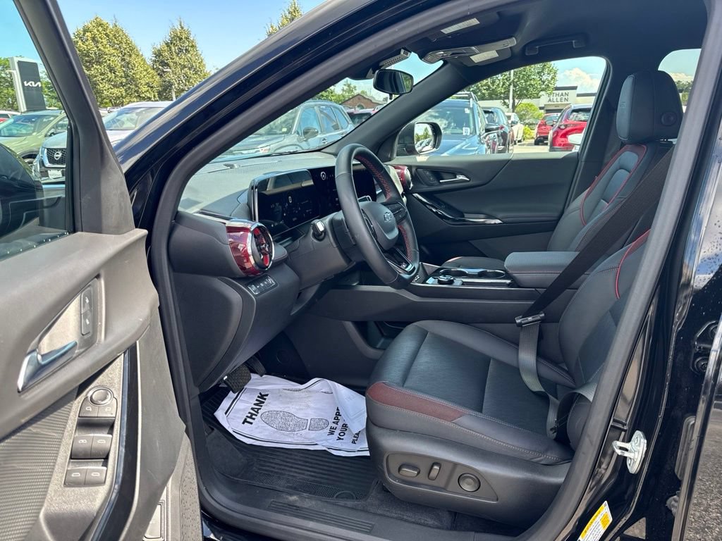Used 2025 Chevrolet Equinox RS AWD/4WD image 13