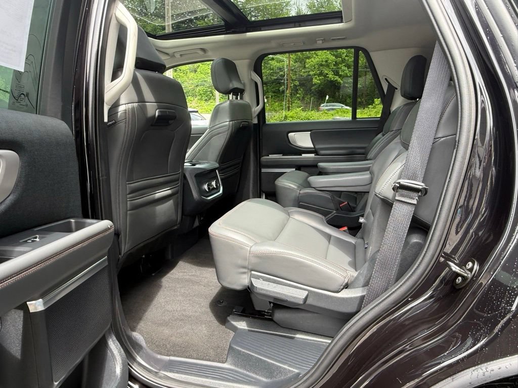 Used 2025 Ford Expedition Active AWD/4WD image 16