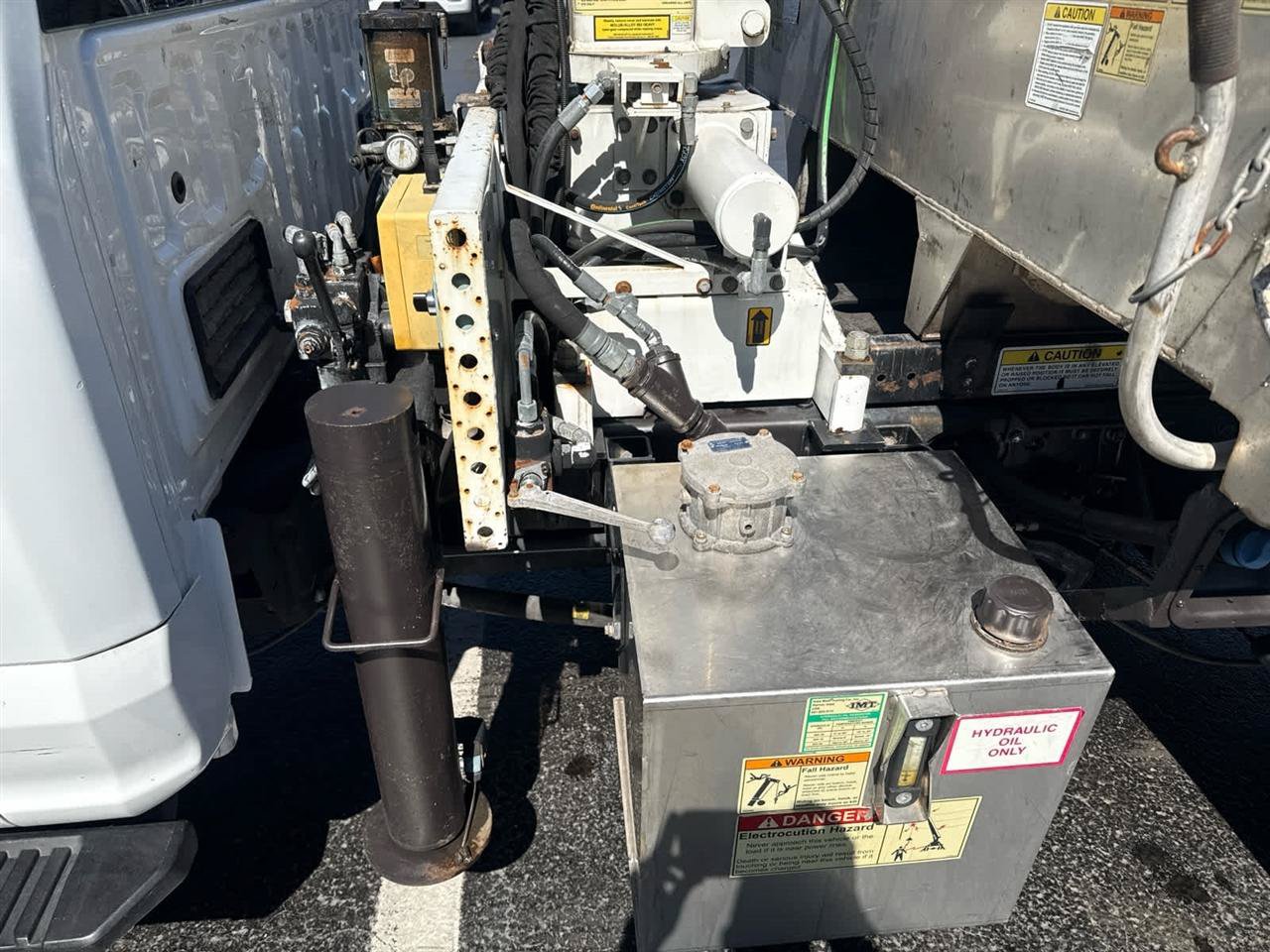 Used 2017 Ford F550 2WD Regular Cab Super Duty image 15