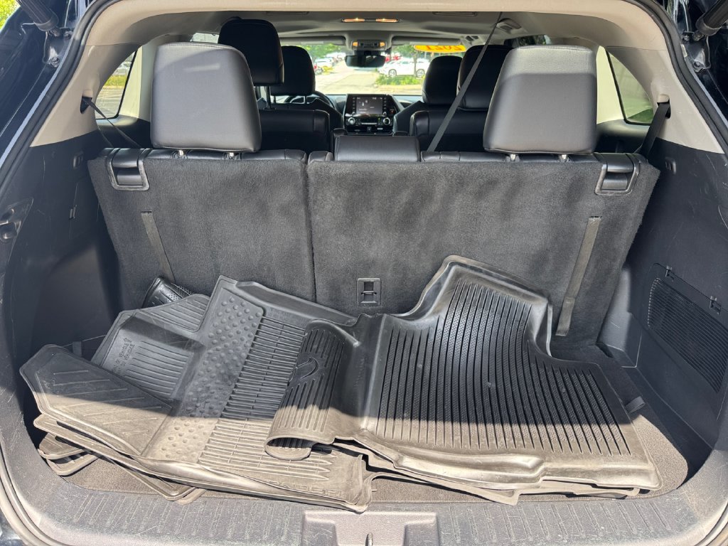 Used 2021 Toyota Highlander XLE AWD/4WD image 16