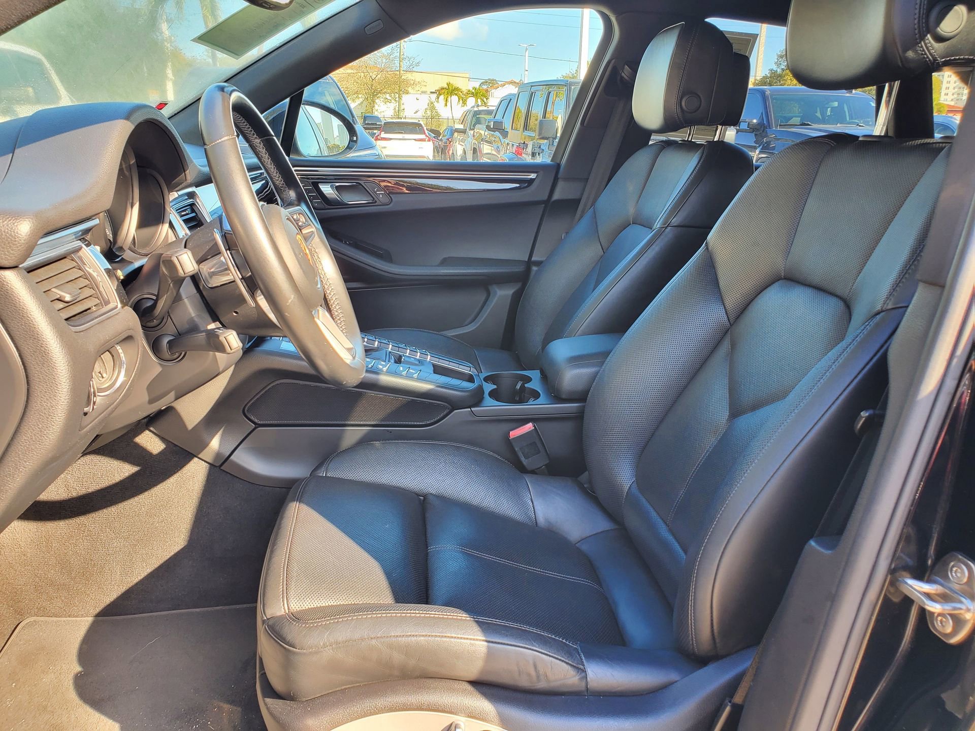 Used 2018 Porsche Macan S image 19