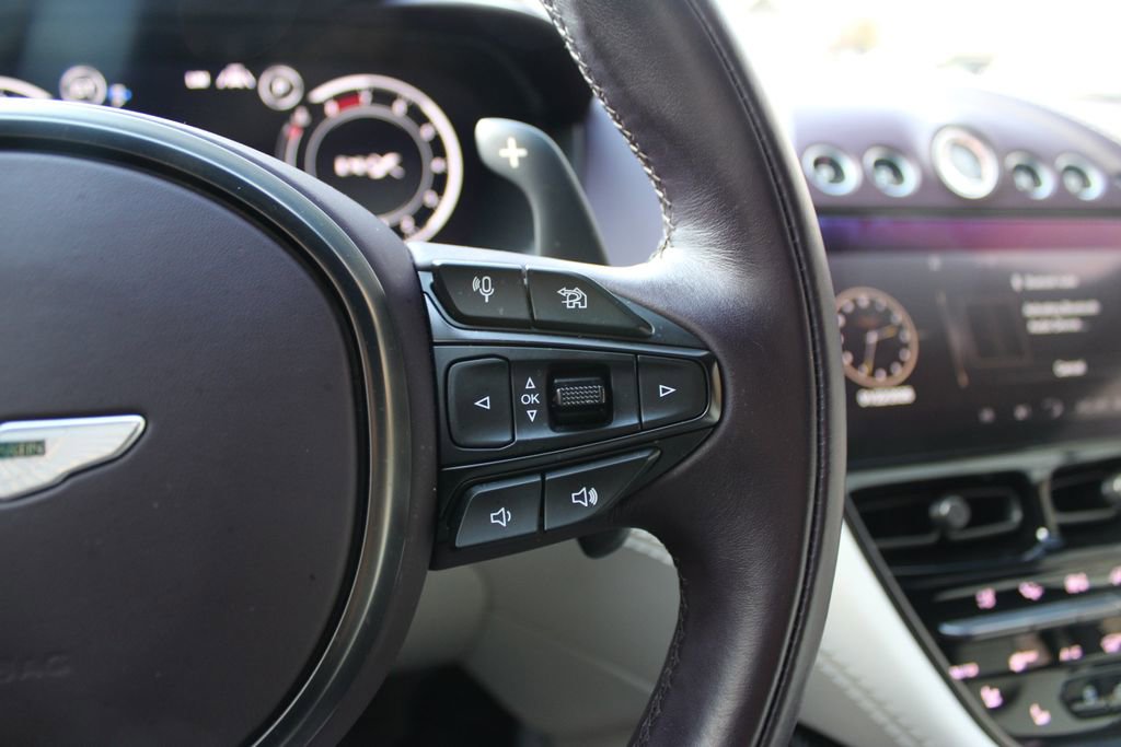 Used 2023 Aston Martin DBX image 17