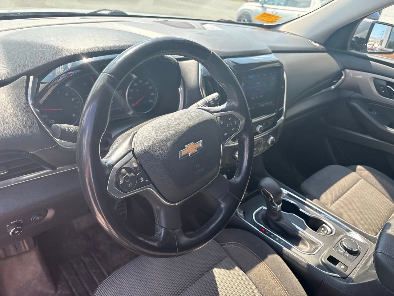 Used 2021 Chevrolet Traverse LT FWD image 4