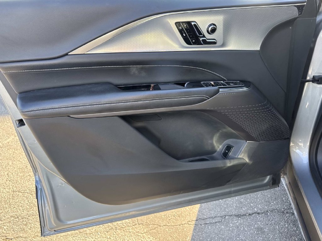 Used 2024 Cadillac Lyriq Tech RWD image 19