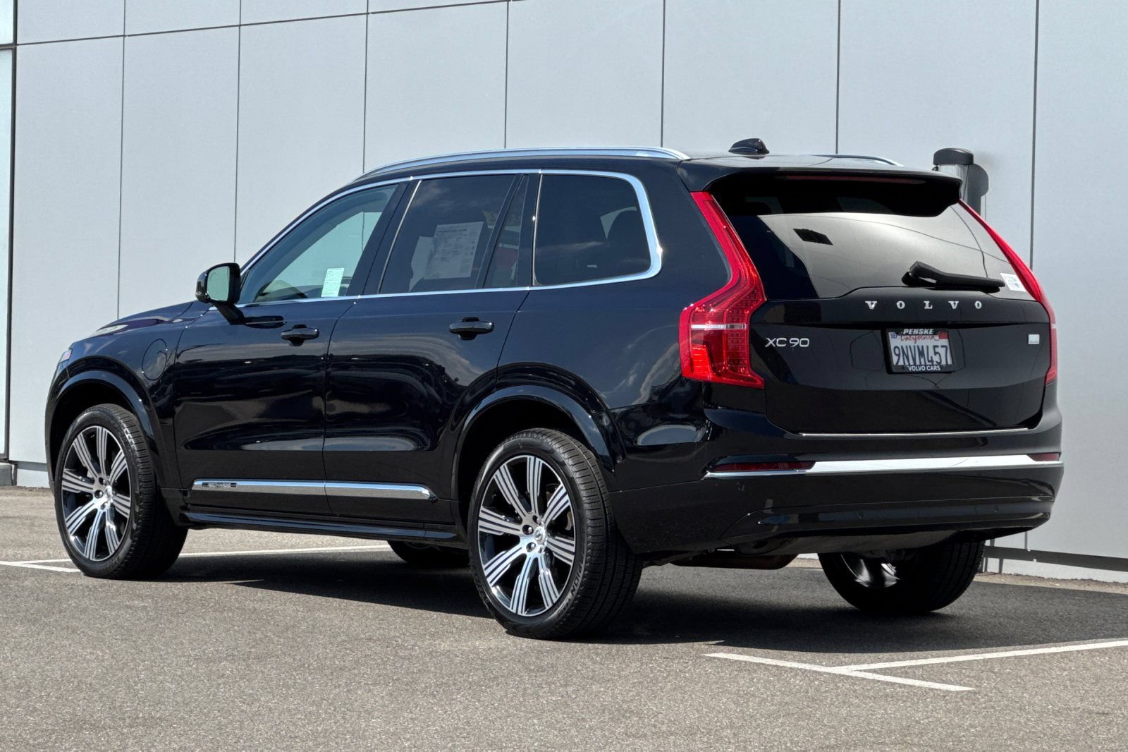 Used 2024 Volvo XC90 T8 Plus AWD/4WD image 3