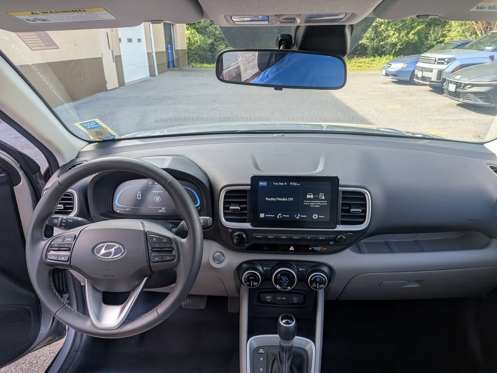 Certified 2024 Hyundai Venue SEL FWD image 7