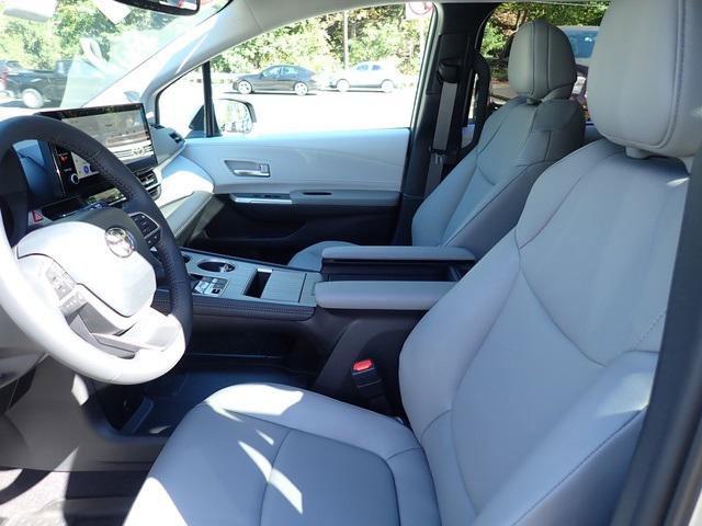Certified 2025 Toyota Sienna XLE image 15