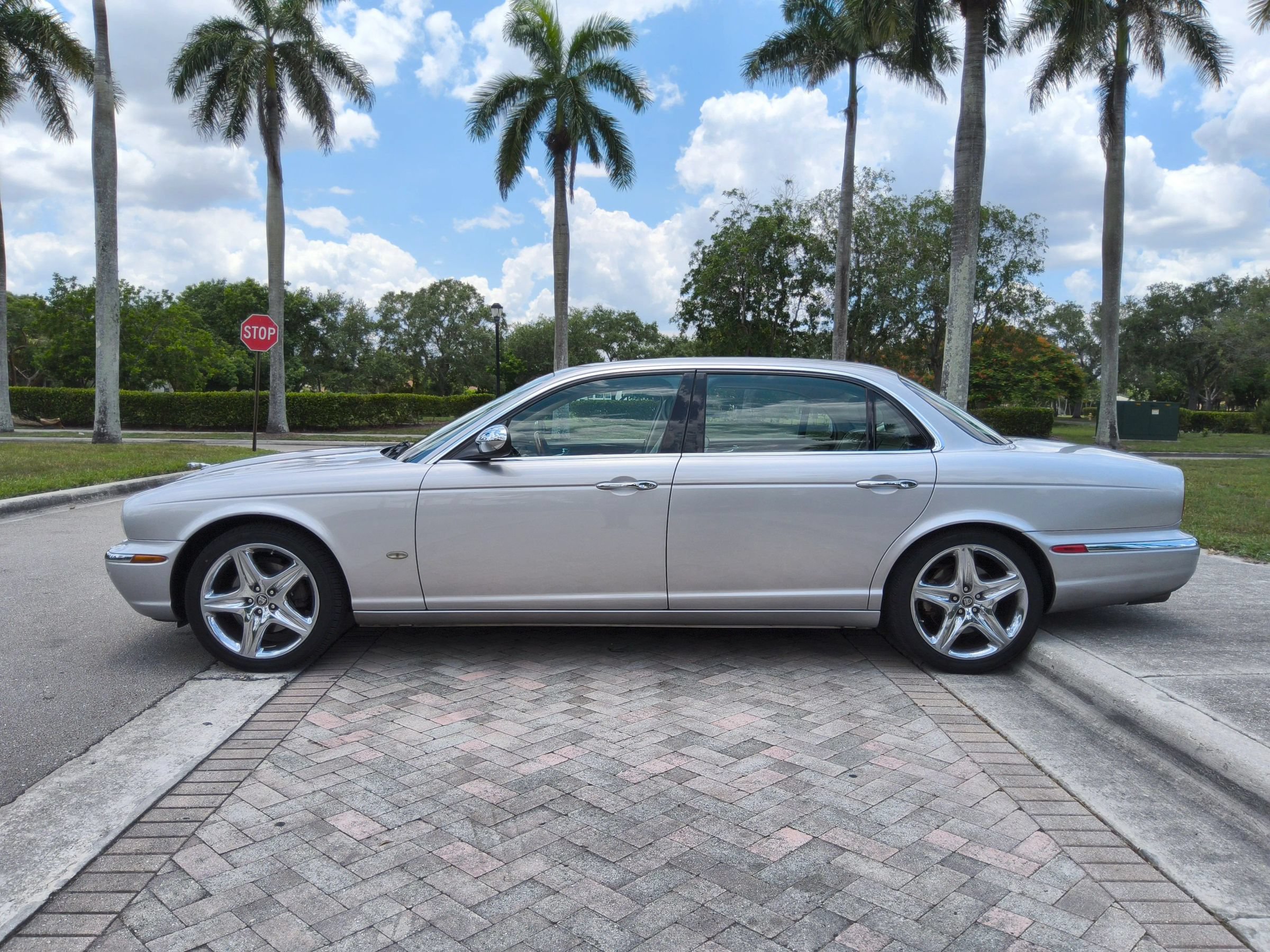 Used 2006 Jaguar XJ Vanden Plas RWD image 21
