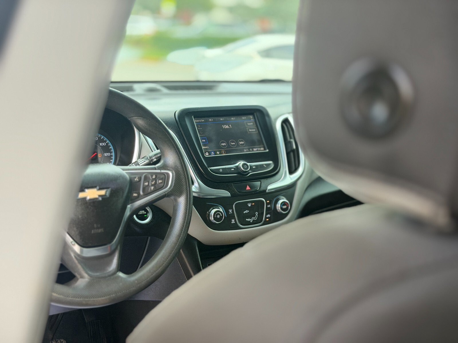 Used 2019 Chevrolet Equinox LS w/ LPO, Blackout Package FWD image 12