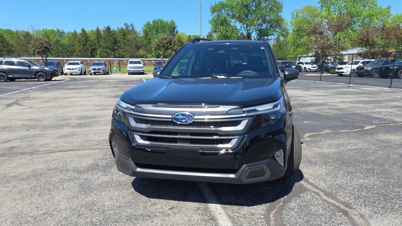 Used 2025 Subaru Forester Limited w/ Popular Package AWD/4WD image 3