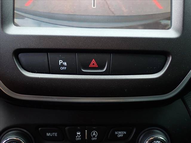 Used 2019 Jeep Cherokee Trailhawk w/ Comfort/Convenience Group AWD/4WD image 18