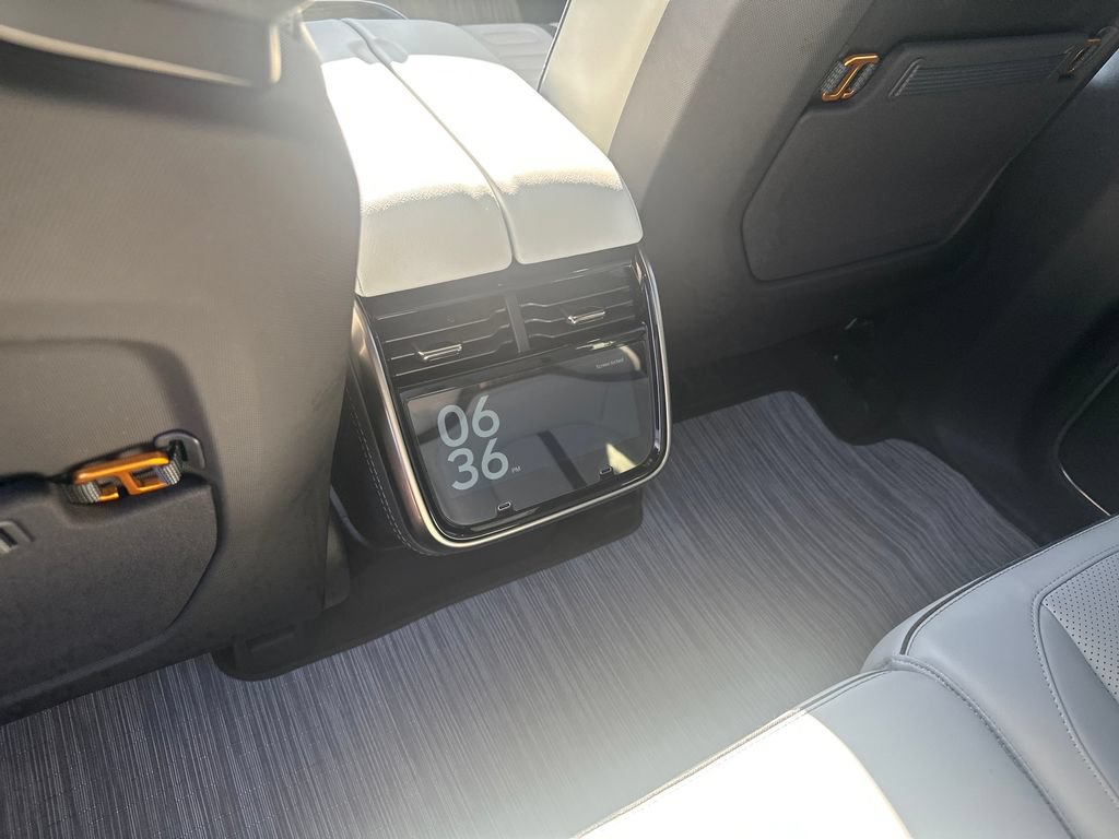 Used 2024 Rivian R1S Adventure AWD/4WD image 32