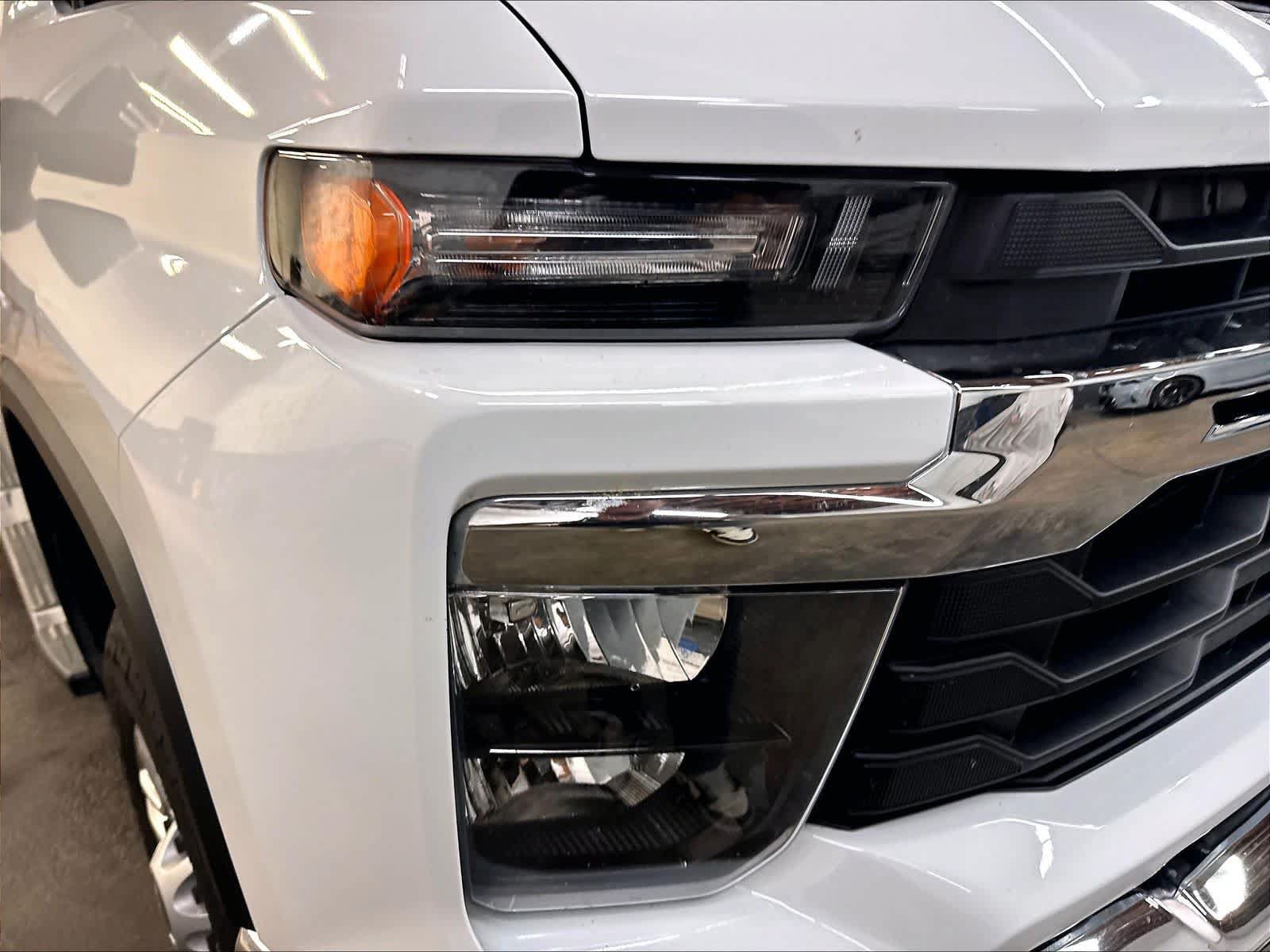 Used 2024 Chevrolet Silverado 2500 LT AWD/4WD image 30