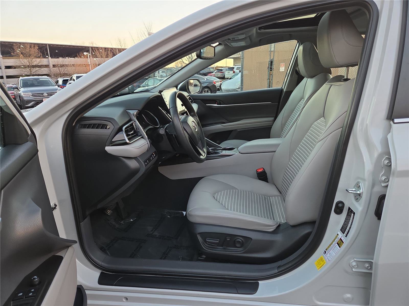 Used 2023 Toyota Camry SE image 14