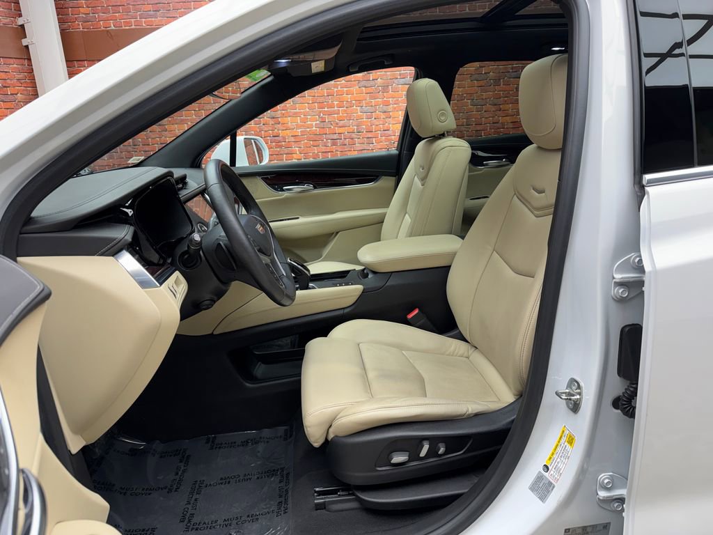 Used 2017 Cadillac XT5 Luxury w/ Driver Awareness Package image 22