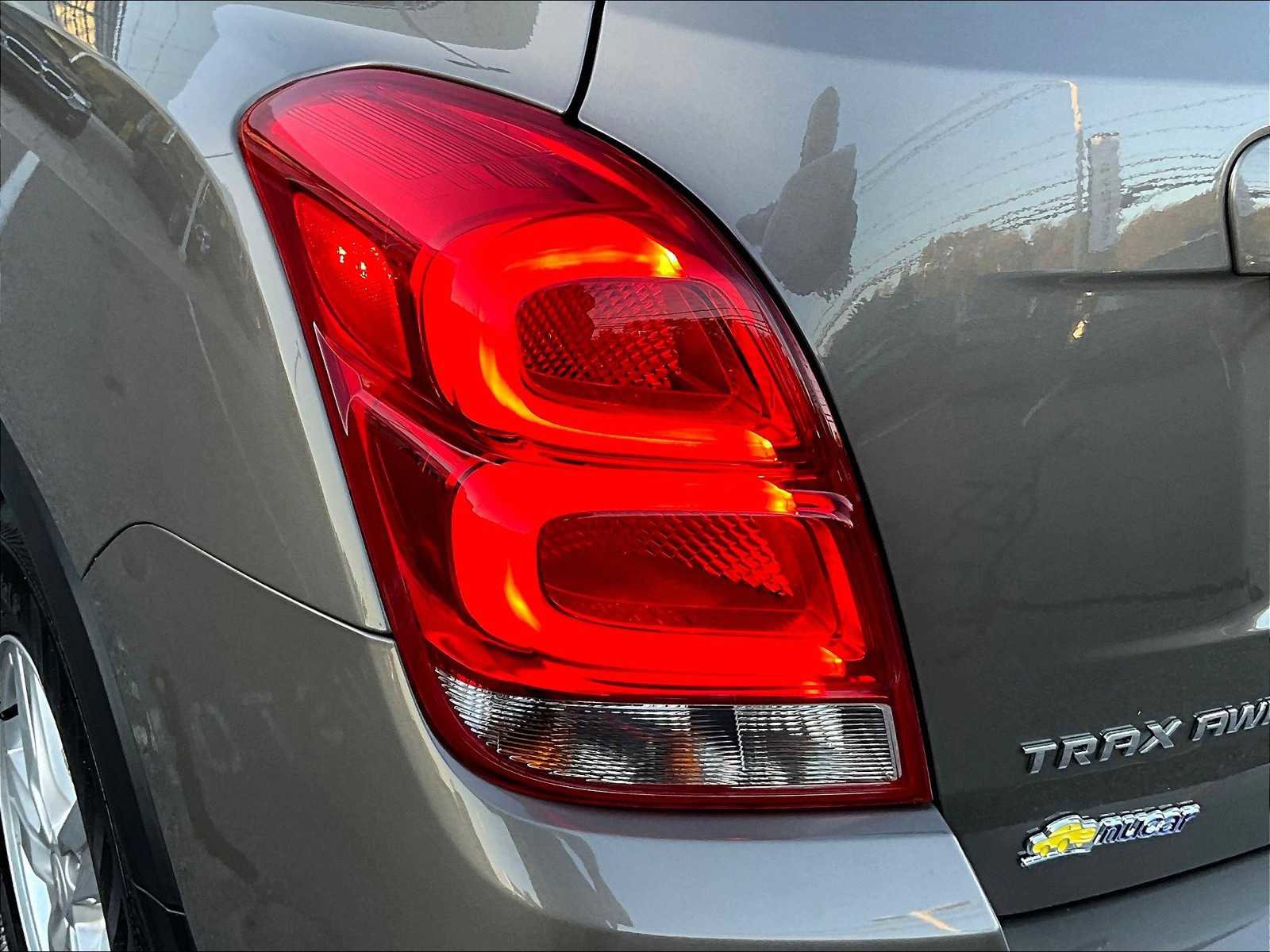 Used 2022 Chevrolet Trax LT w/ LT Convenience Package image 31