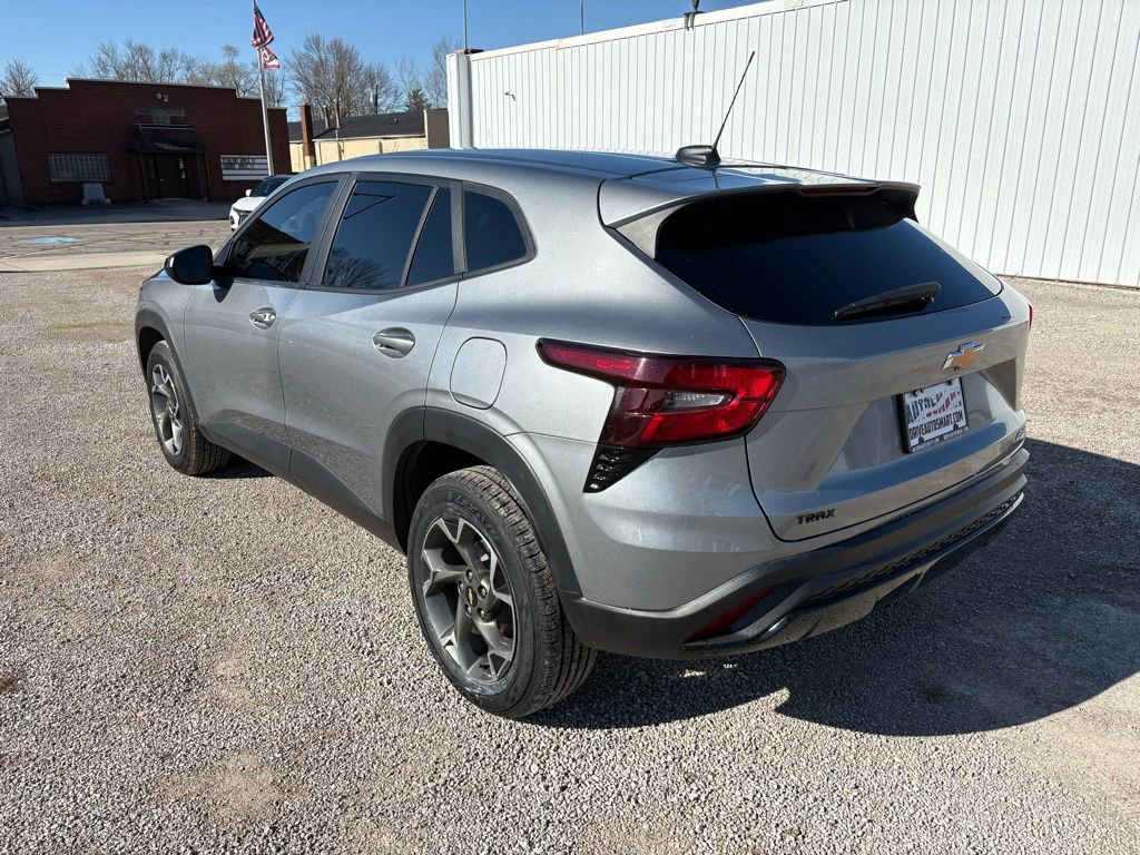 Used 2025 Chevrolet Trax RS image 5