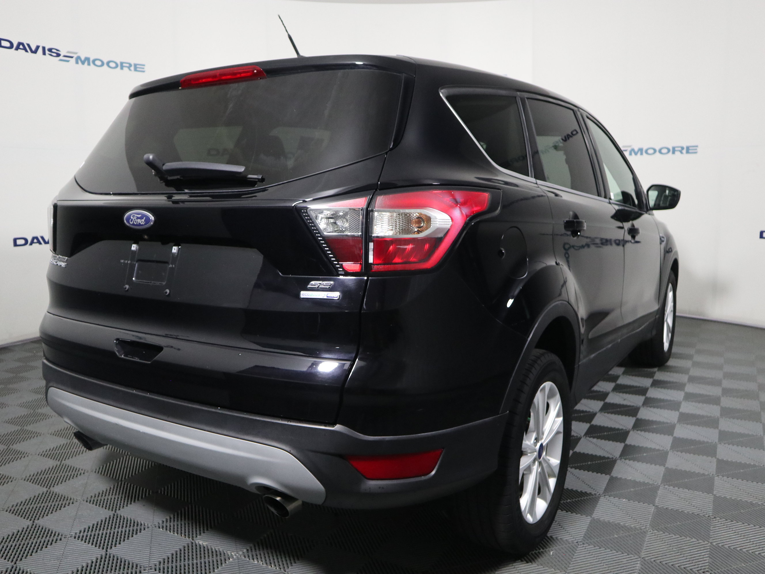Used 2017 Ford Escape SE w/ SE Cold Weather Package AWD/4WD image 5