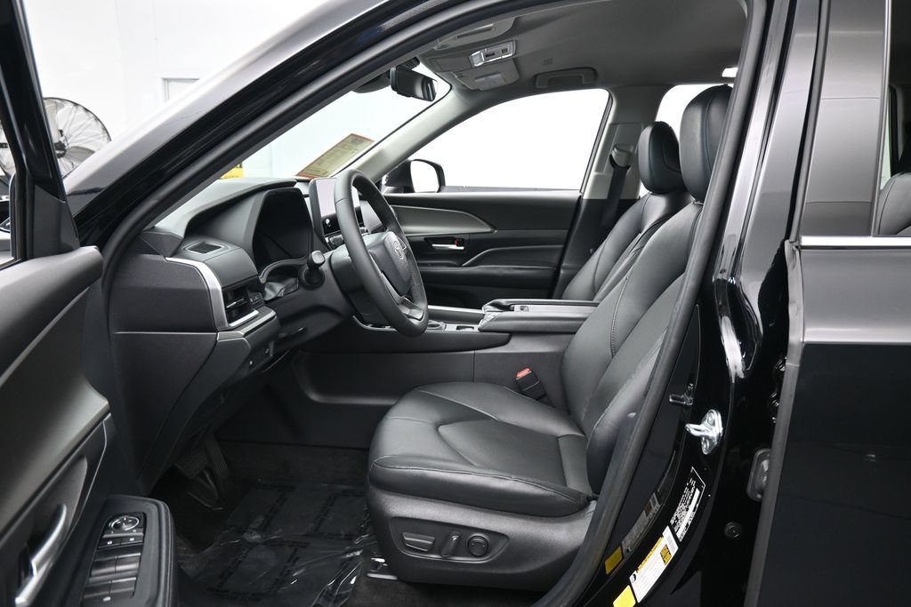 Used 2024 Toyota Grand Highlander FWD image 11
