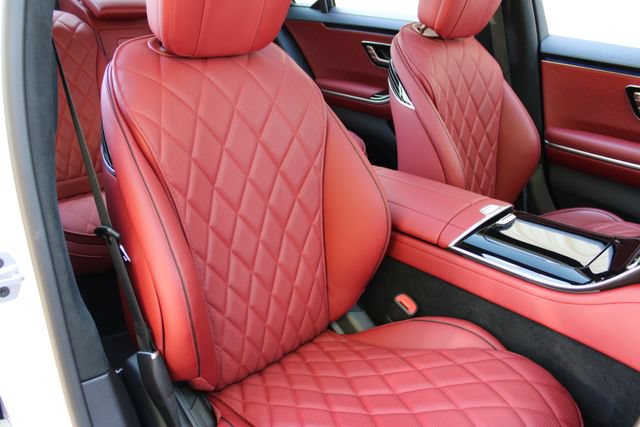 Used 2025 Mercedes-Benz S 580 4MATIC Sedan w/ AMG Line Package image 13
