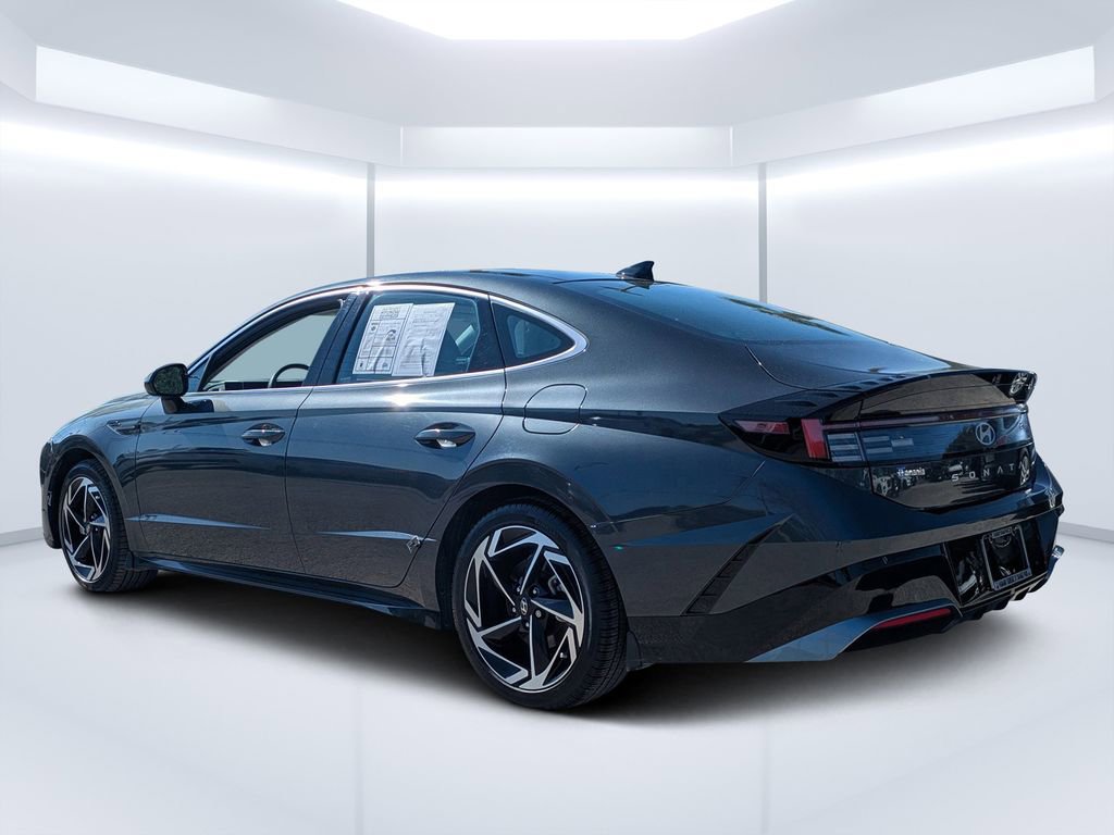Used 2025 Hyundai Elantra Sport image 6