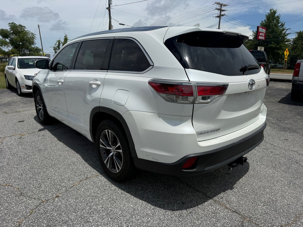 Used 2016 Toyota Highlander XLE FWD image 5