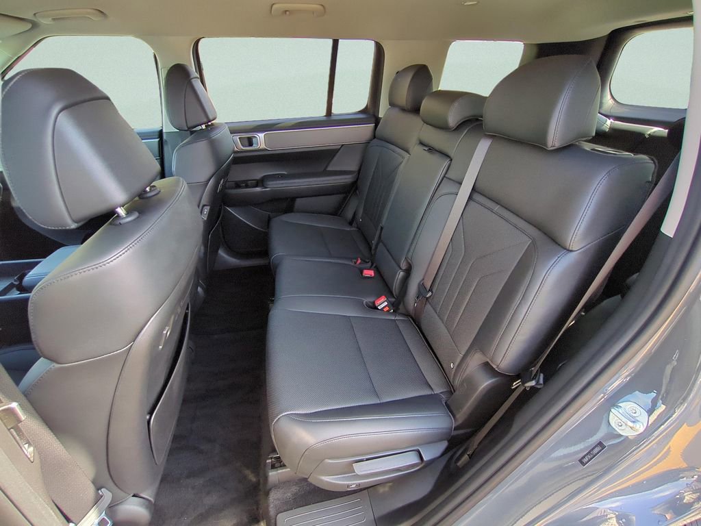 Certified 2025 Hyundai Santa Fe SEL image 21