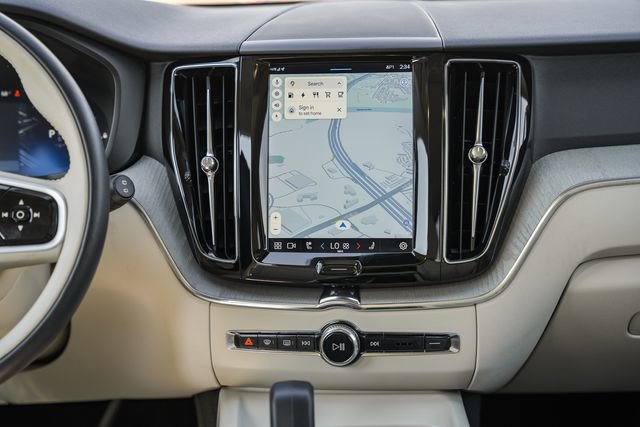 Used 2023 Volvo XC60 T8 Plus image 21