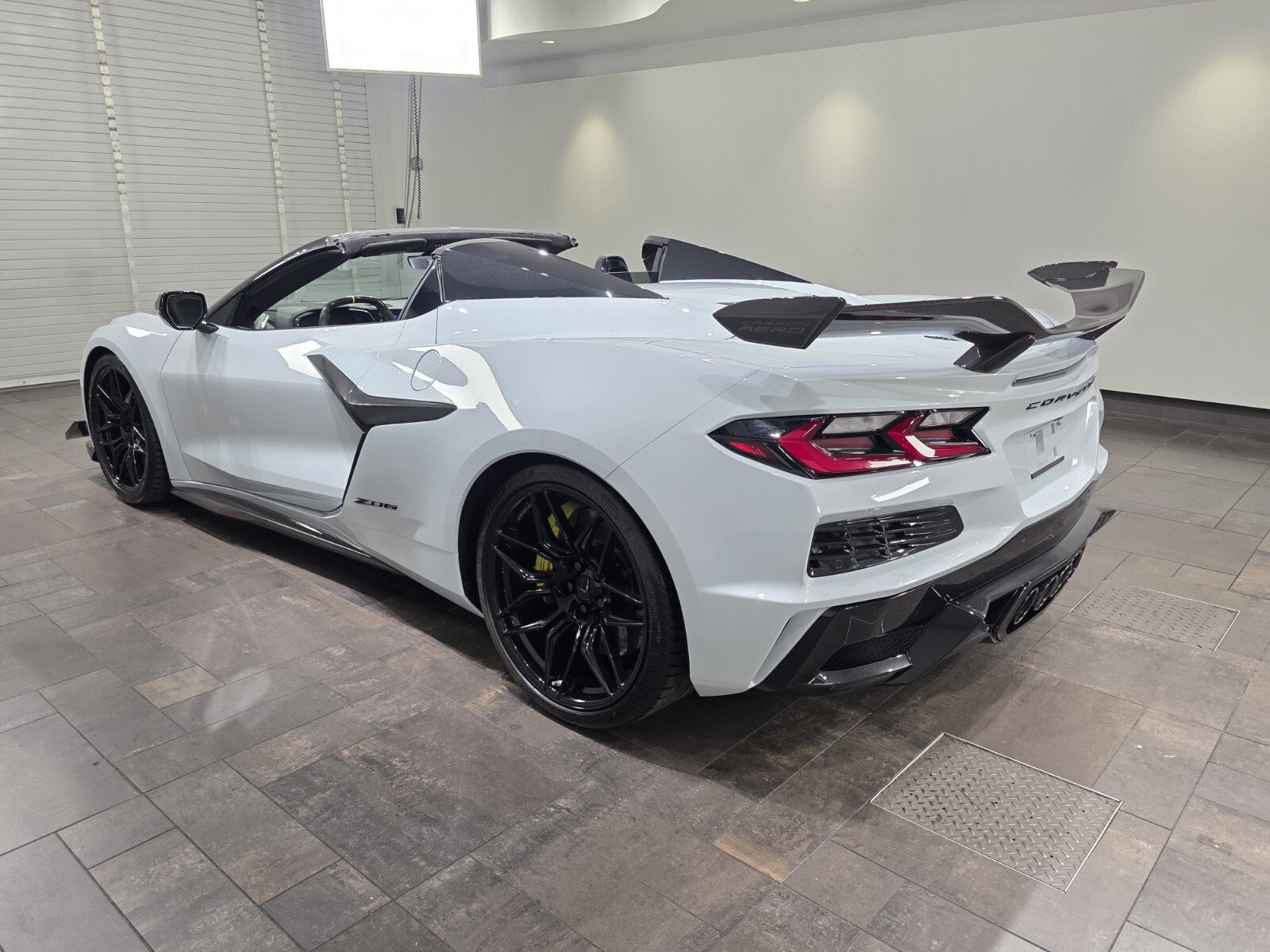Used 2023 Chevrolet Corvette Z06 w/ Z07 Performance Package RWD image 4