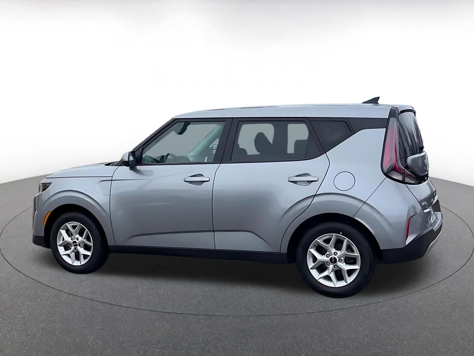Used 2025 Kia Soul LX w/ LX Technology Package image 10