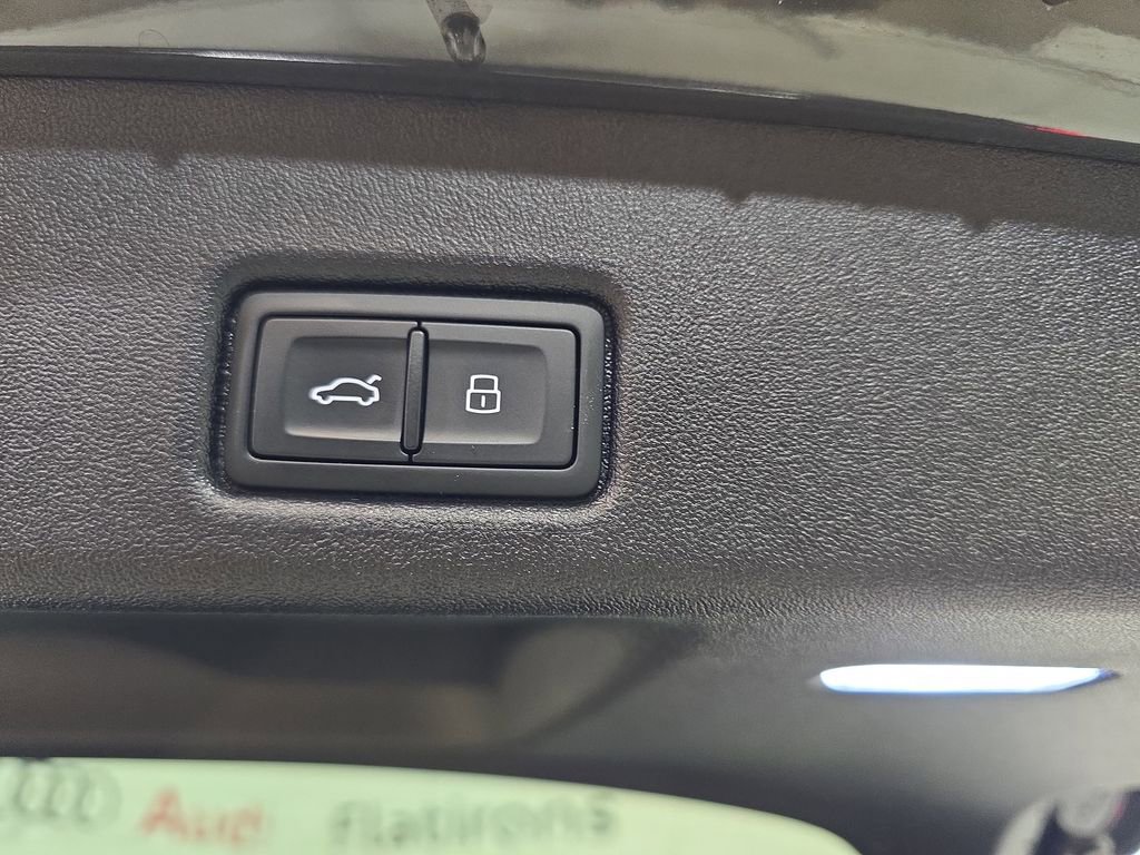 Certified 2025 Audi Q5 Prestige image 15