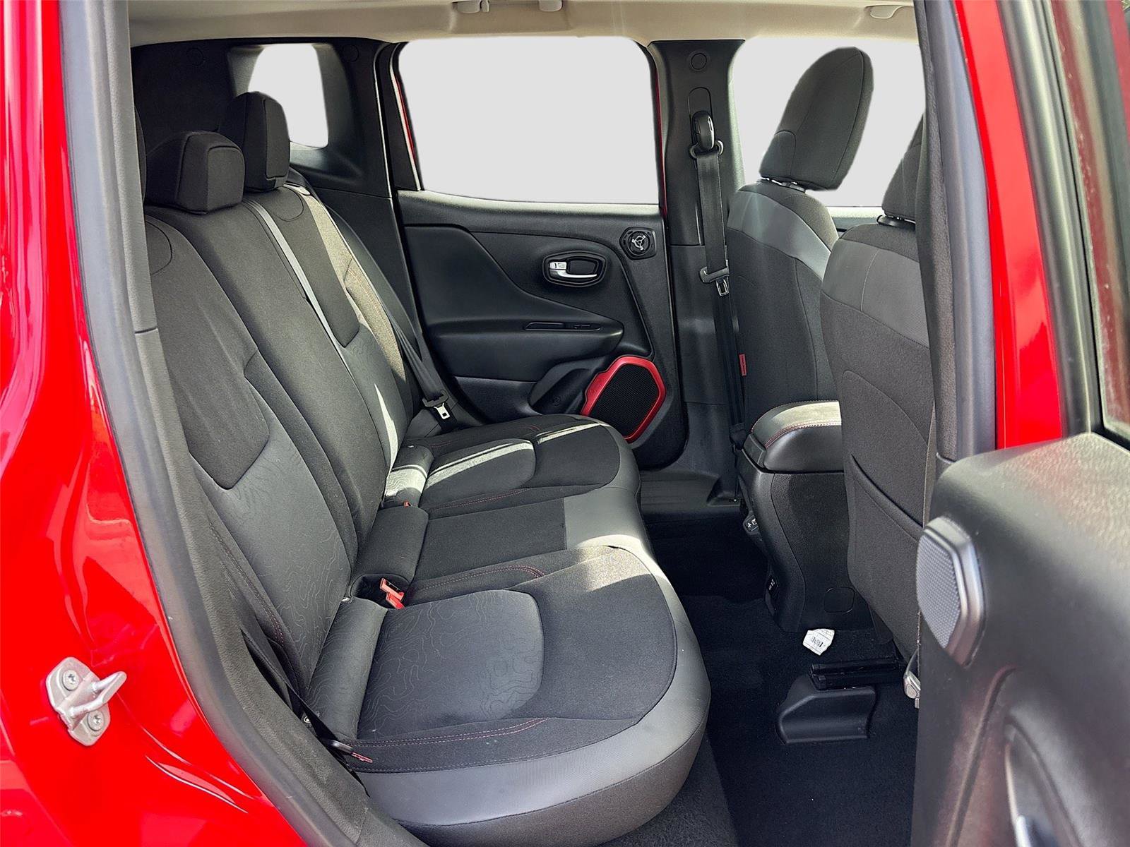 Used 2018 Jeep Renegade Trailhawk AWD/4WD image 26
