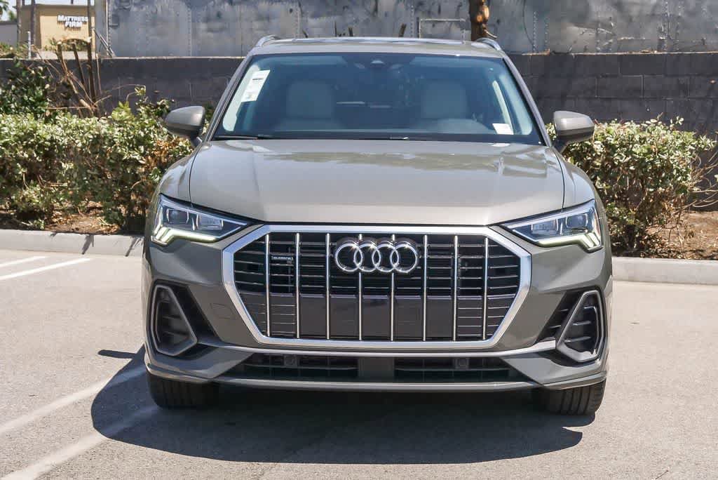 Used 2023 Audi Q3 2.0T Premium w/ Convenience Package AWD/4WD image 2