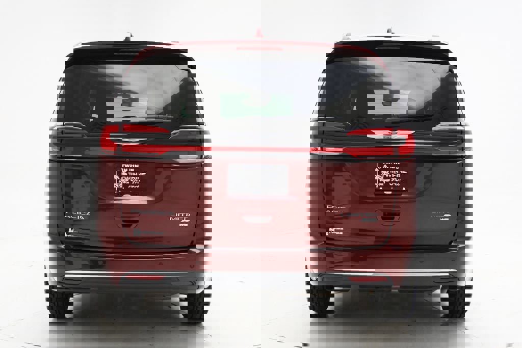 Used 2022 Chrysler Pacifica Limited image 8