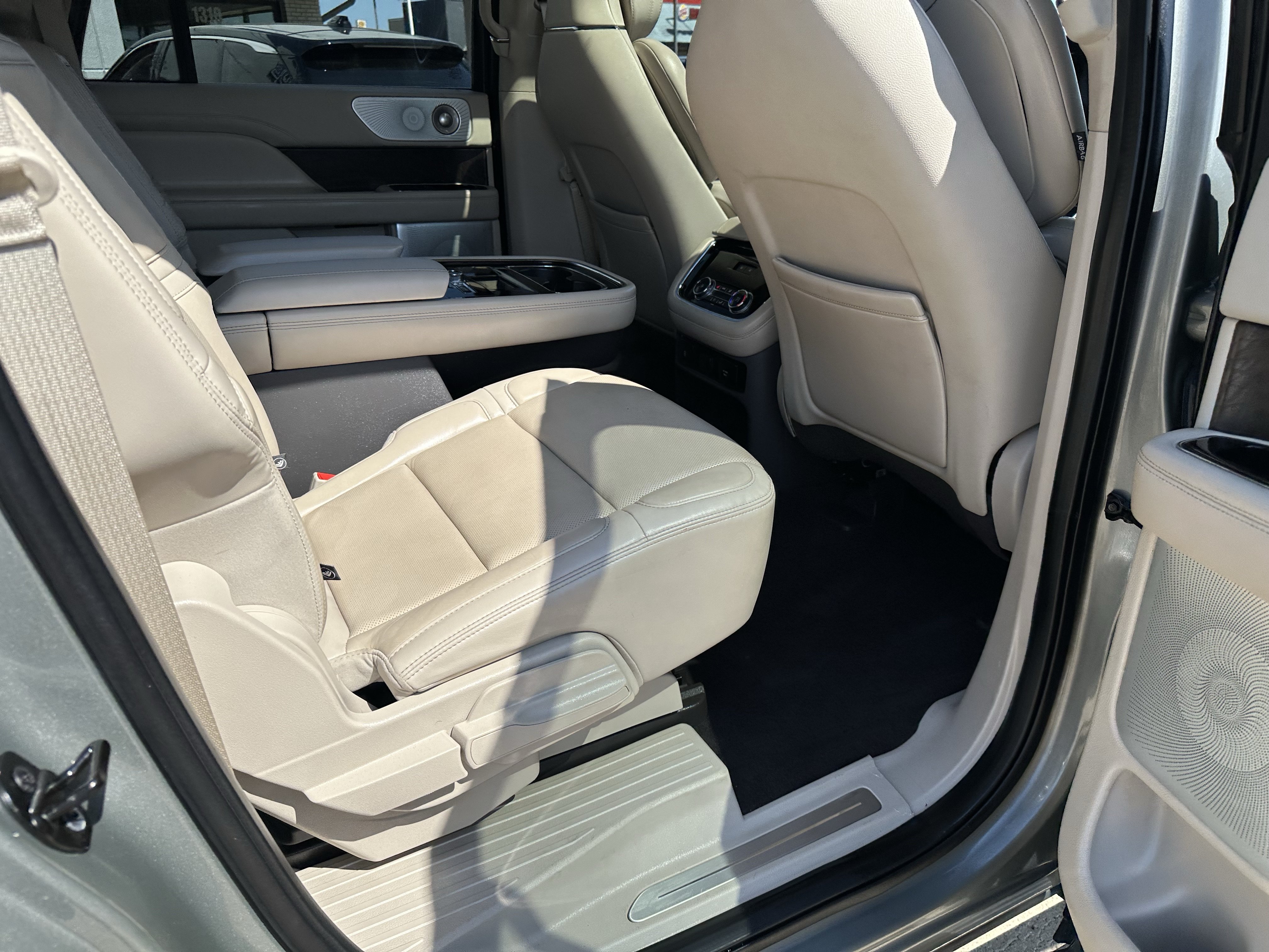 Used 2020 Lincoln Navigator L Reserve w/ Luxury Package AWD/4WD image 5