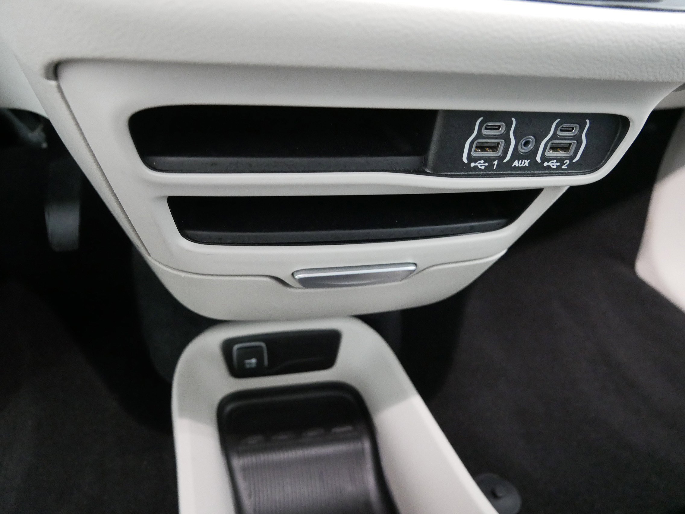 Used 2024 Chrysler Pacifica Touring-L image 30