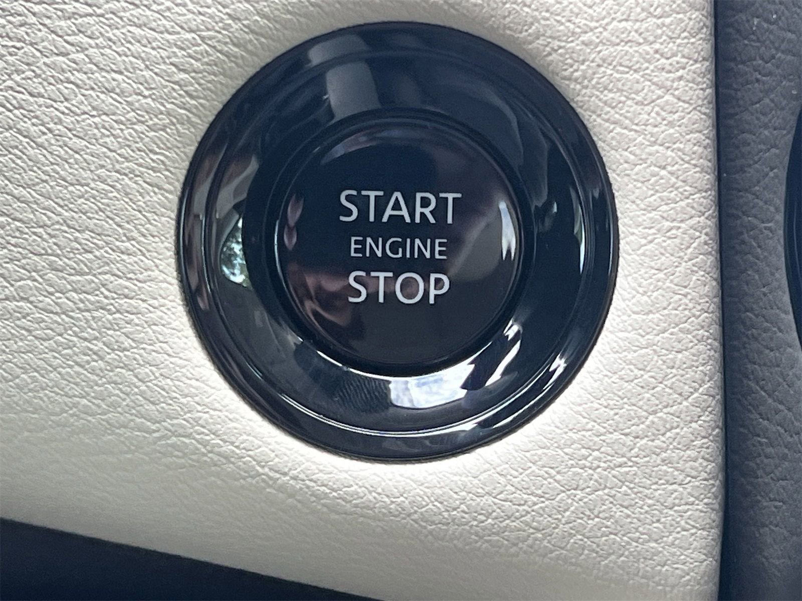 New 2025 Nissan Armada Platinum Reserve image 5