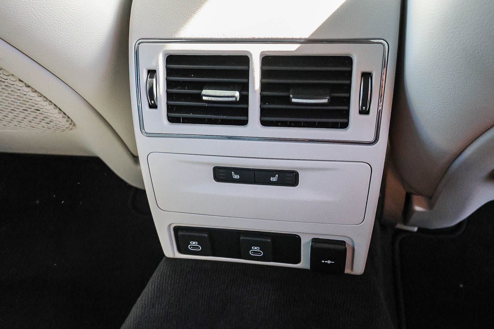 Used 2024 Jaguar XF R-Dynamic SE image 22