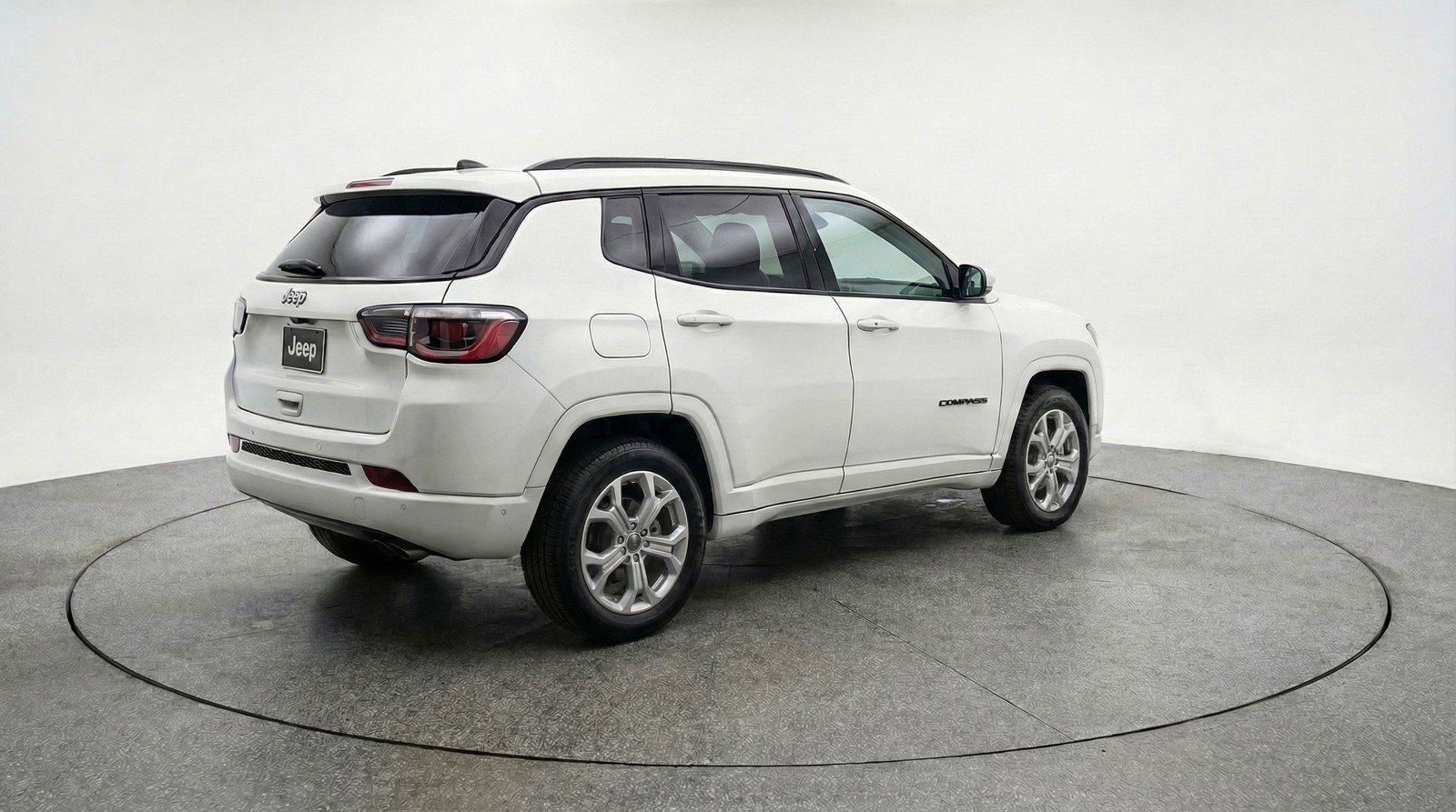 Used 2025 Jeep Compass Latitude image 9