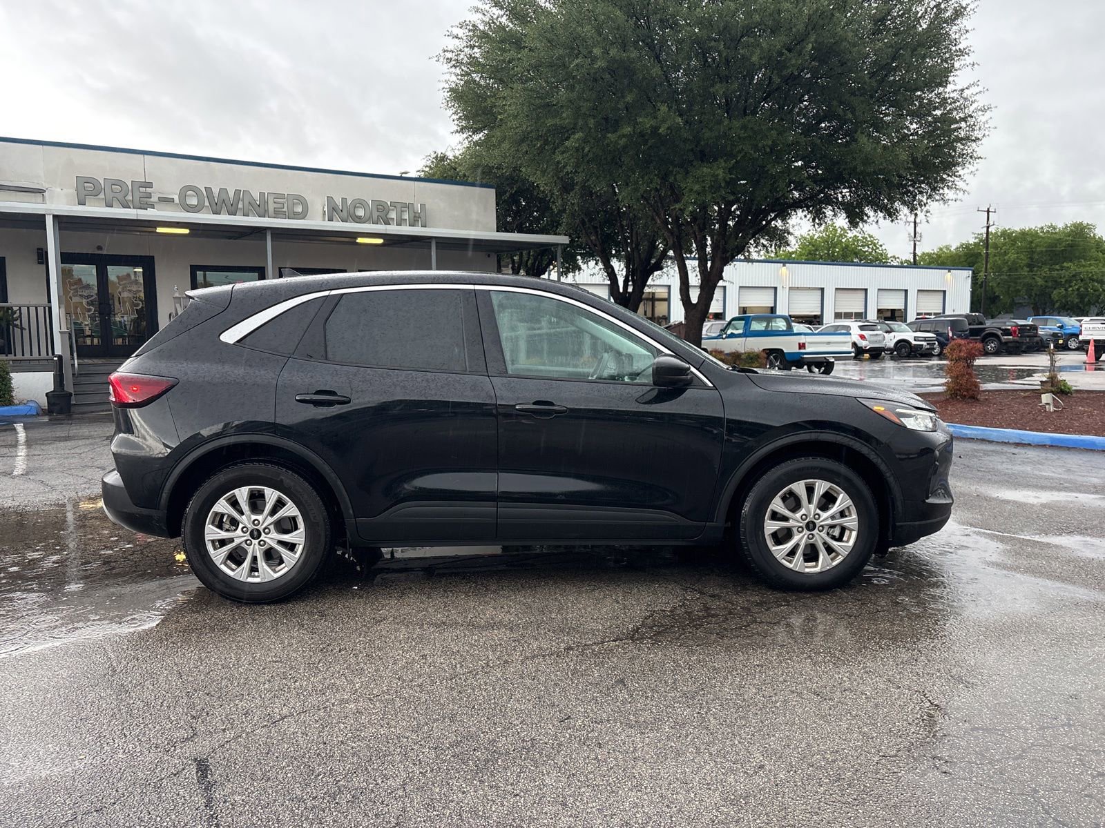 Used 2024 Ford Escape Active FWD image 2