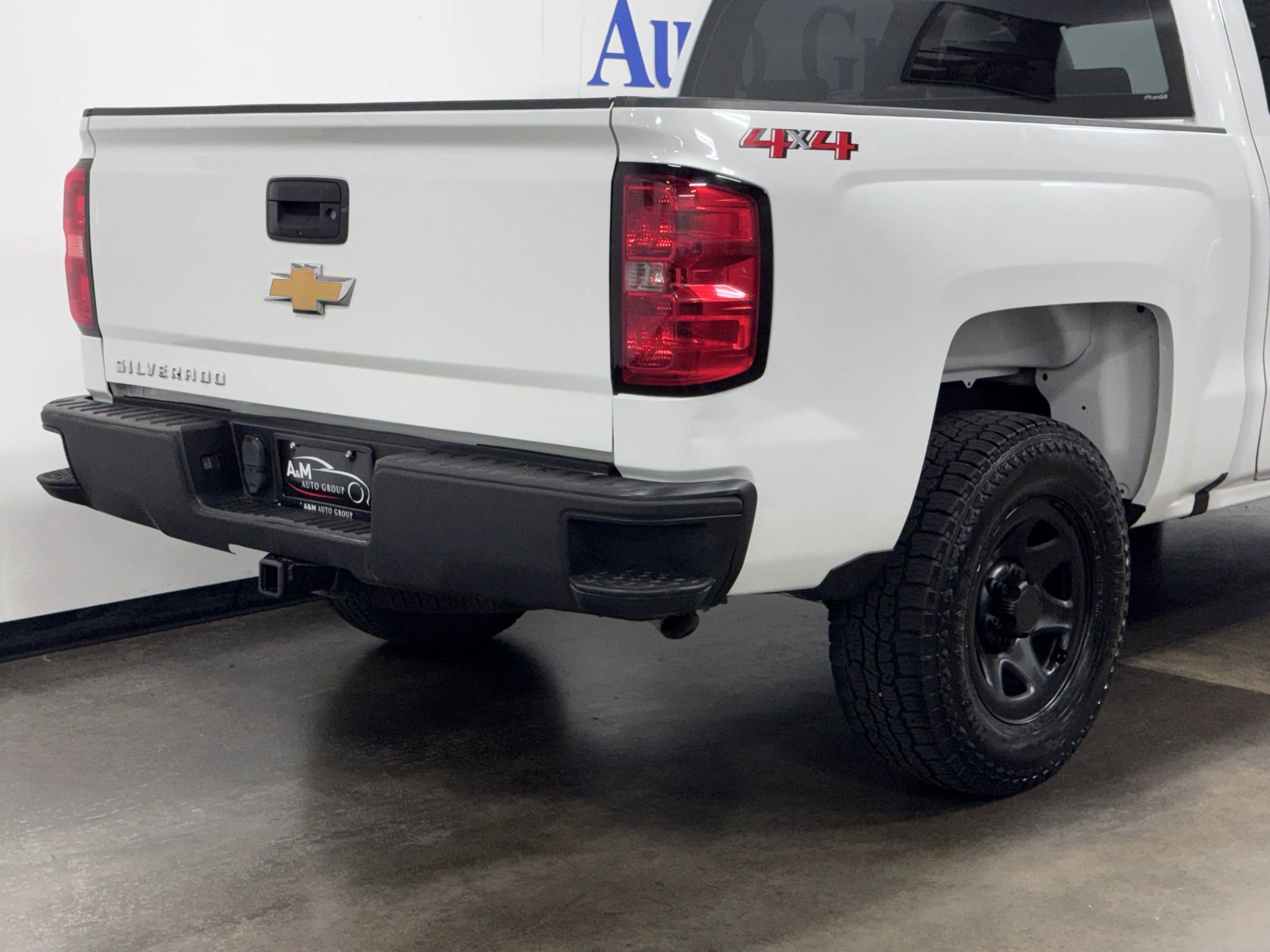 Used 2018 Chevrolet Silverado 1500 W/T w/ Trailering Package AWD/4WD image 6